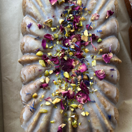 Pistachio, cardamom and lemon cake